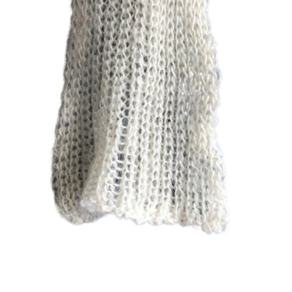 Hand Crafted White Knitted Unique Soft Warm Scarf - Picture 4 of 4
